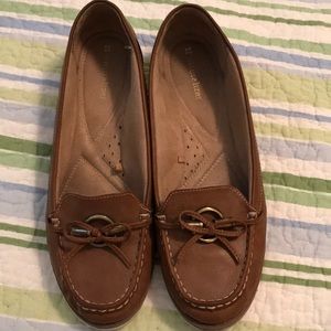 Naturalizer boat shoe or loafer